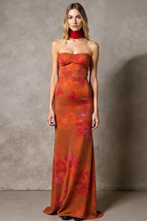 Etui Cabernet Trägerloses Bedrucktes Maxi Abendkleid mit Schärpe